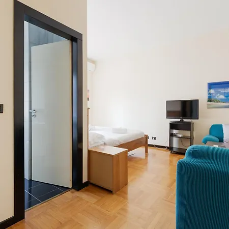 Guesthost - Forlanini - Functional With Balcony! דירה
