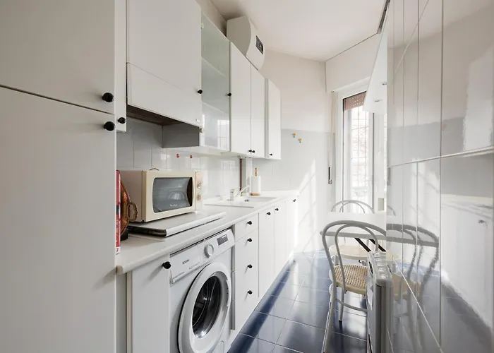 Apartment Guesthost - Forlanini - Functional With Balcony! *