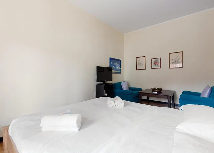 Apartment Guesthost - Forlanini - Functional With Balcony! *